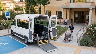 El impacto del transporte adaptado en el bienestar emocional de personas mayores