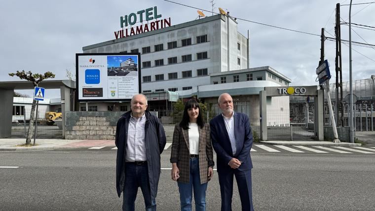 De izqda. a dcha., Luis Fernández, concejal de Infraestructuras Urbanas de Vilalba, Marta Rouco, alcaldesa de Vilalba, y Luis Romero, director de Relaciones Institucionales de Rosalba Gestión.