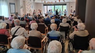 ENALTA impulsa un encuentro musical en la residencia Sanitas Mayores Loramendi de Erandio
