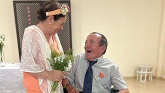 La felicidad no tiene edad: Pepa y Pepe celebran su boda en Seniors Tarifa
