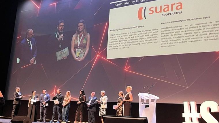 Suara Cooperativa, ganadora de los Premios SilverEco 2025 por su compromiso con la innovación social y digital.