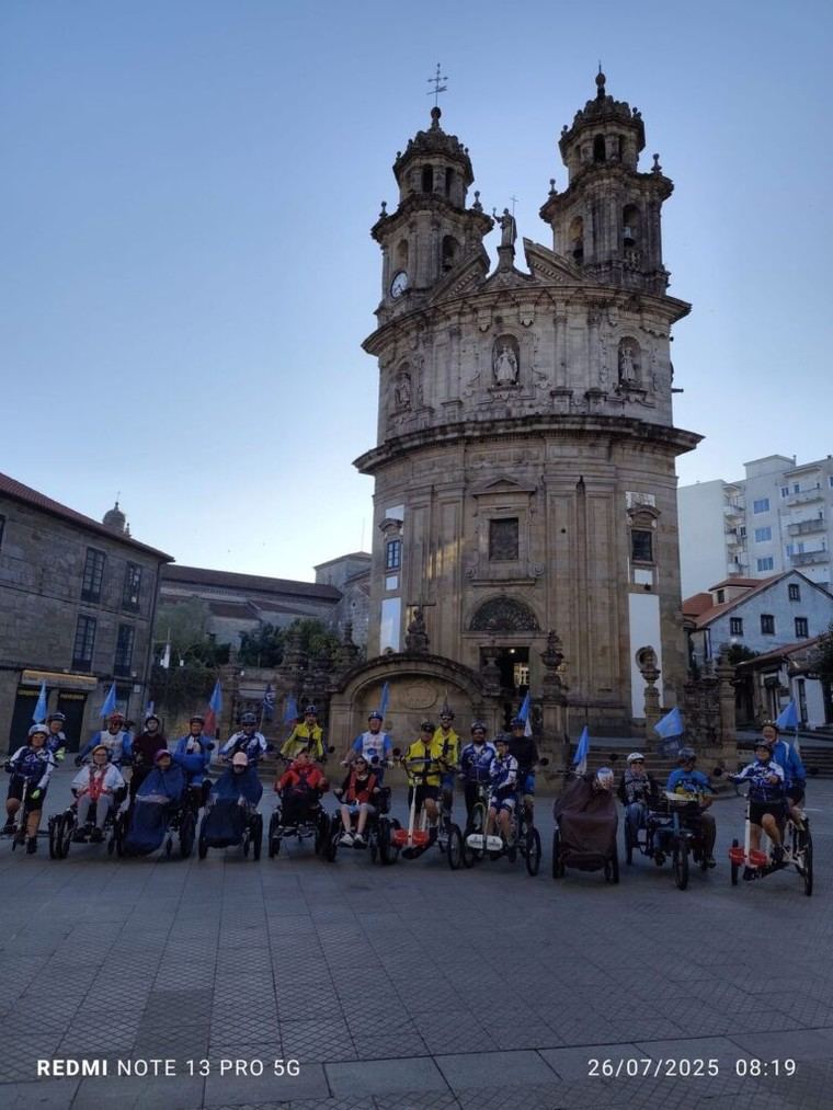 La 9ª edición de DisCamiño lleva a residentes del Centro DomusVi Bóveda a Santiago de Compostela