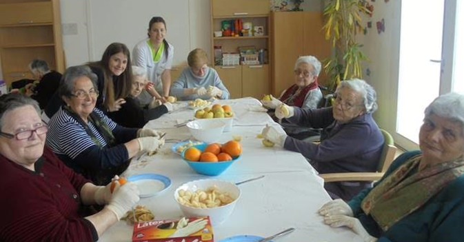 Consejos de alimentación para nuestros mayores tras las celebraciones navideñas